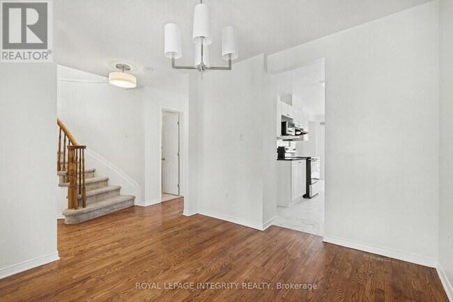 Building Photo - 77 Daventry Crescent