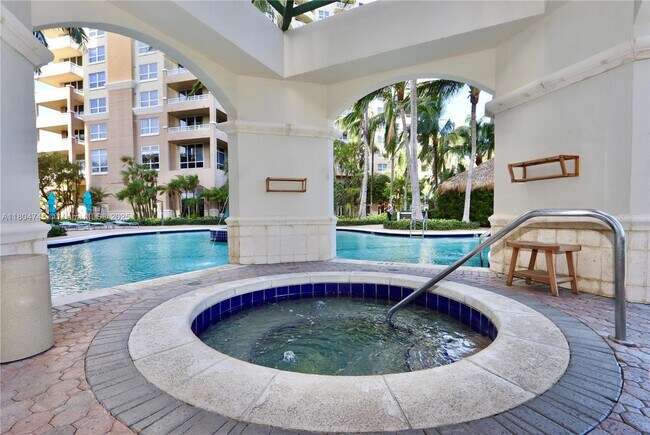 Foto del edificio - 19501 W Country Club Dr