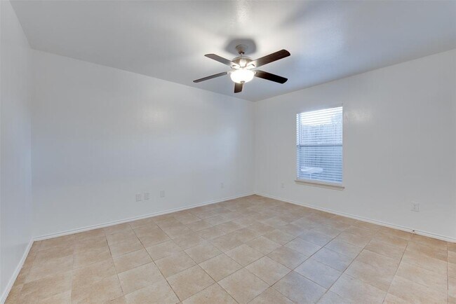 Building Photo - 2735 Woodridge Manor Dr