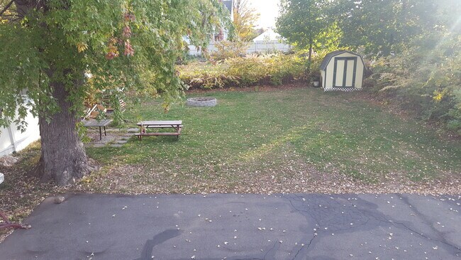 Large Yard - 34 Spring St