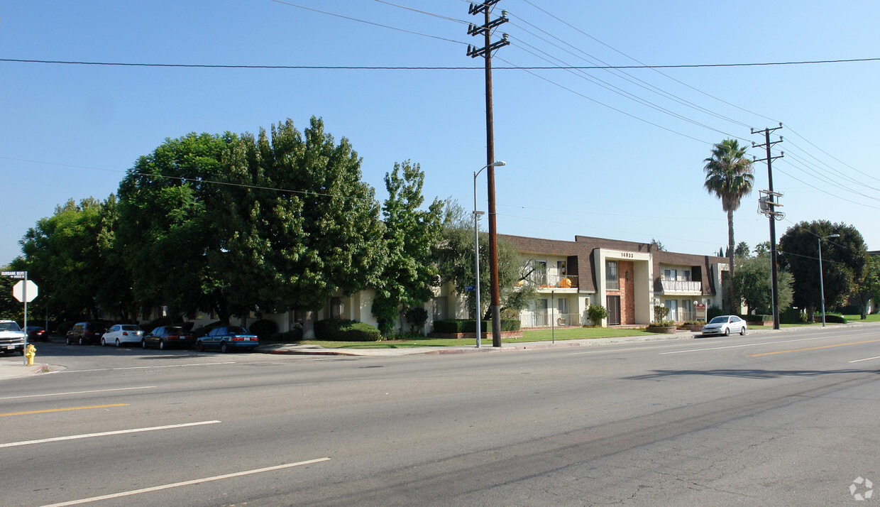 Building Photo - Burbank Gardens