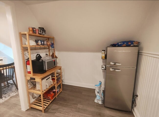 Building Photo - 12 York Ave