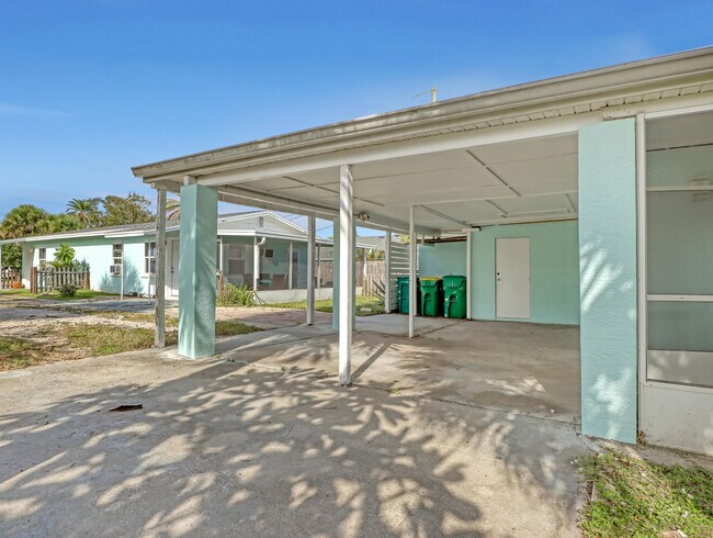 Building Photo - 2121 Pineapple Ave