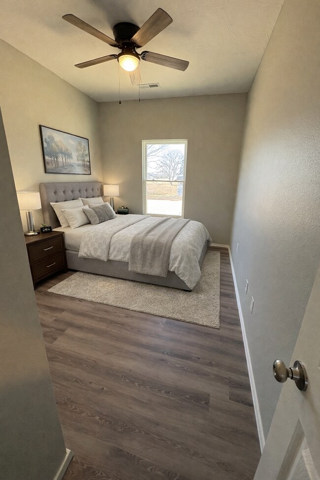 Foto del edificio - 594 N Airport Rd