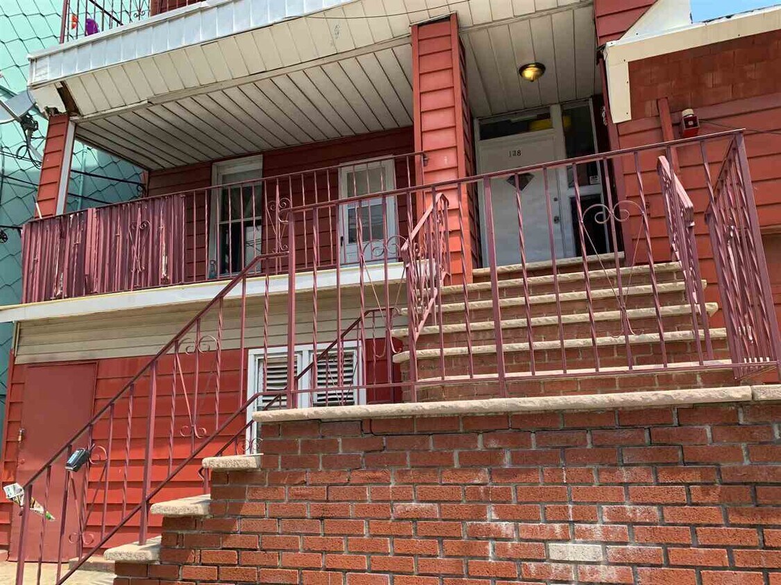 Primary Photo - 138 34th St