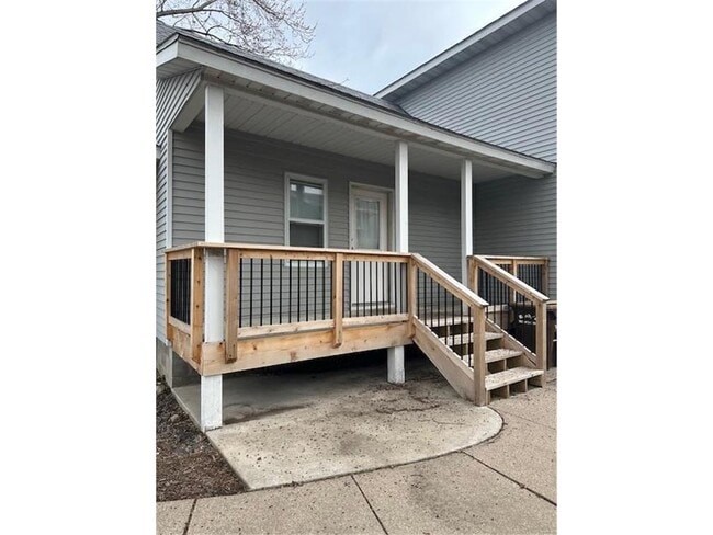 Building Photo - 216 Birch Ave S