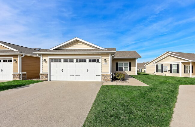 Building Photo - Redwood Ankeny