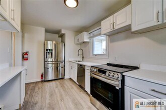 Building Photo - 37 E Somerset St