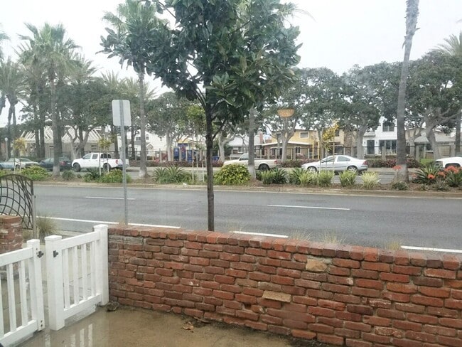 Foto del edificio - 3605 W Balboa Blvd