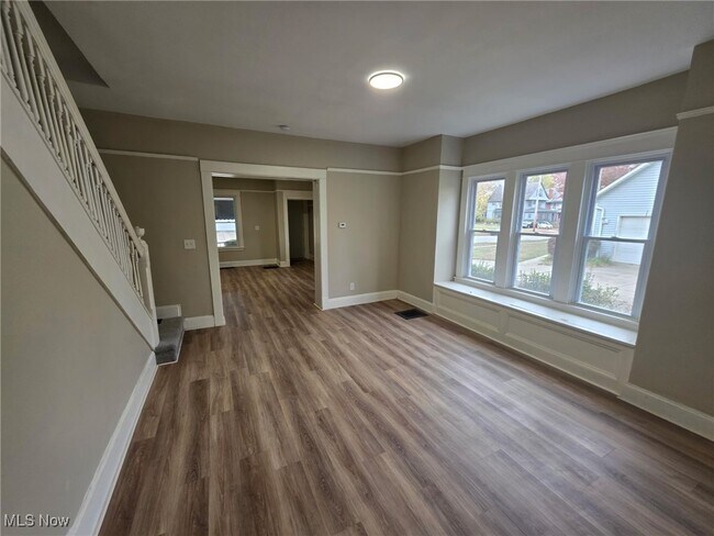 Foto del edificio - 7417 Linwood Ave