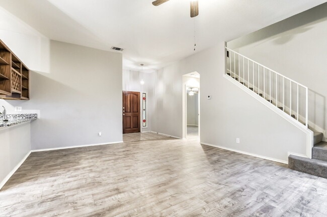 Foto del edificio - Spacious 2-Story Home – Move-In Ready!