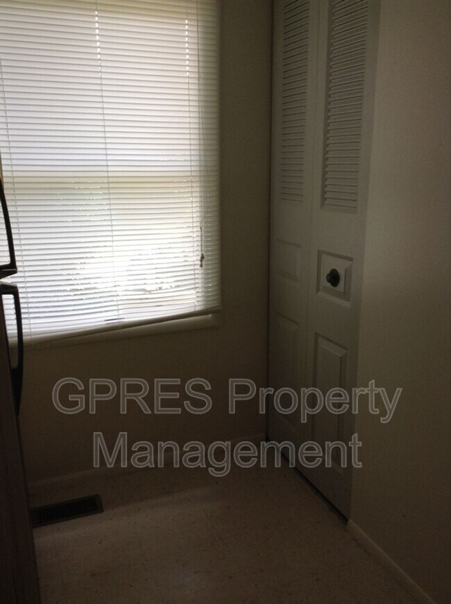 Foto del edificio - 317 Garden Hill Dr
