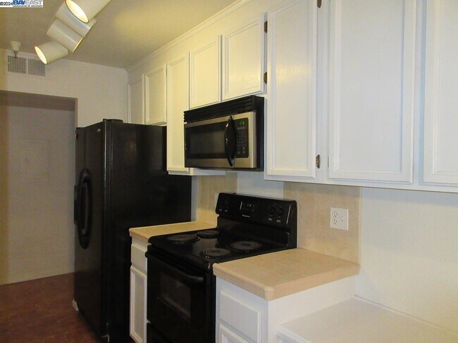 Building Photo - 1400 Carpentier St