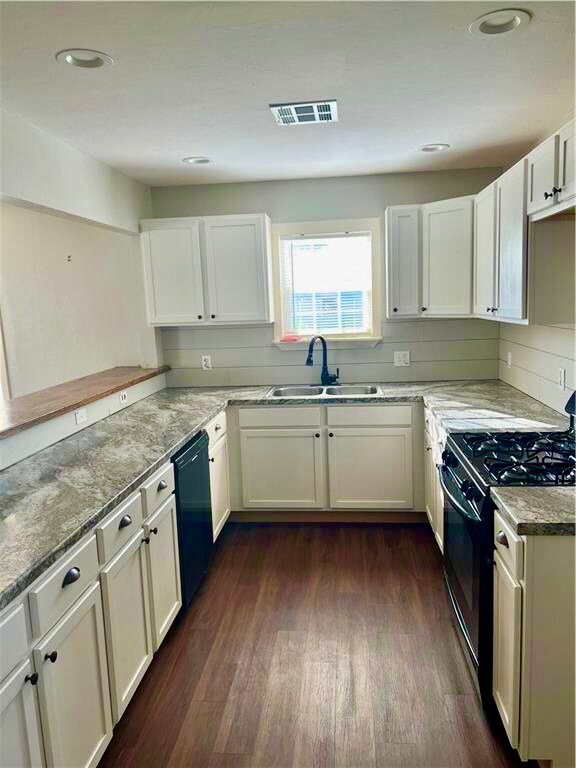 Building Photo - 3924 Thomas Dr