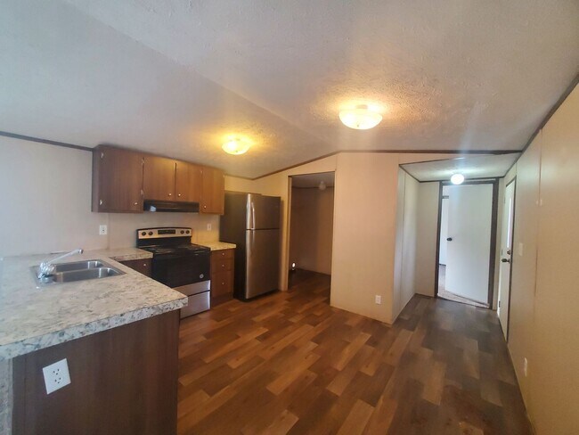 Foto del edificio - 2165 Grand Prix ~ Patriot Pines