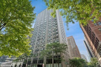 Building Photo - 253 E Delaware Pl
