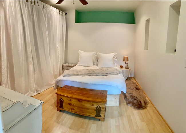 Foto del edificio - 23310 Red Rock Rd