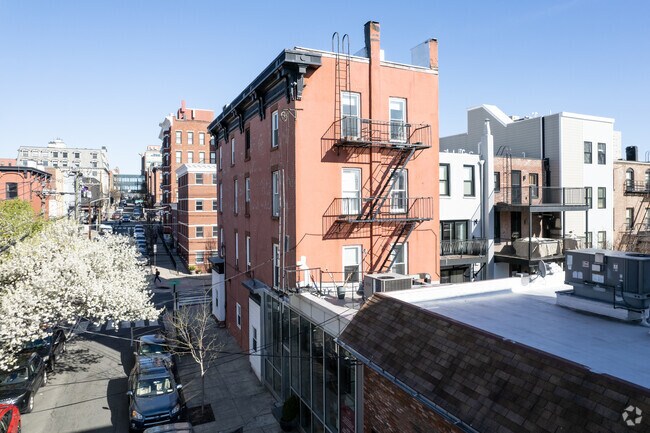 Building Photo - 536 Bloomfield St