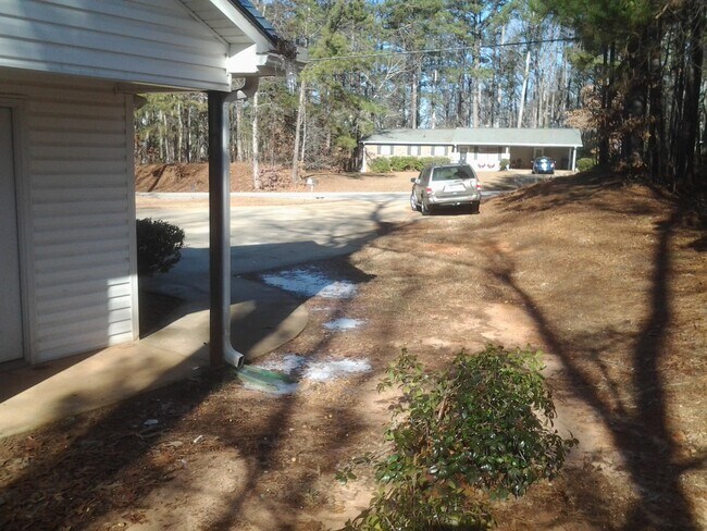 Building Photo - 6227 Dorsett Shoals Rd