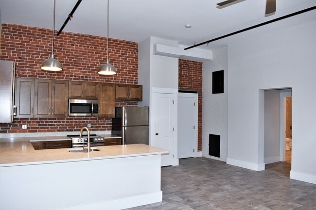 Building Photo - 155 Ararat St