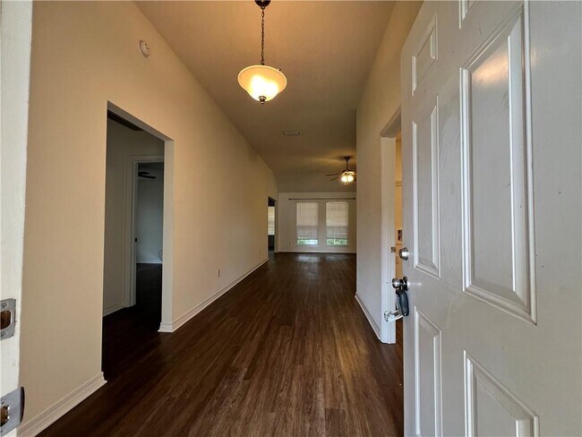 Building Photo - 8450 N Kendall Ct