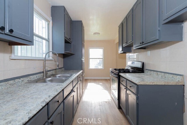 Foto del edificio - 1055 W 84th Pl