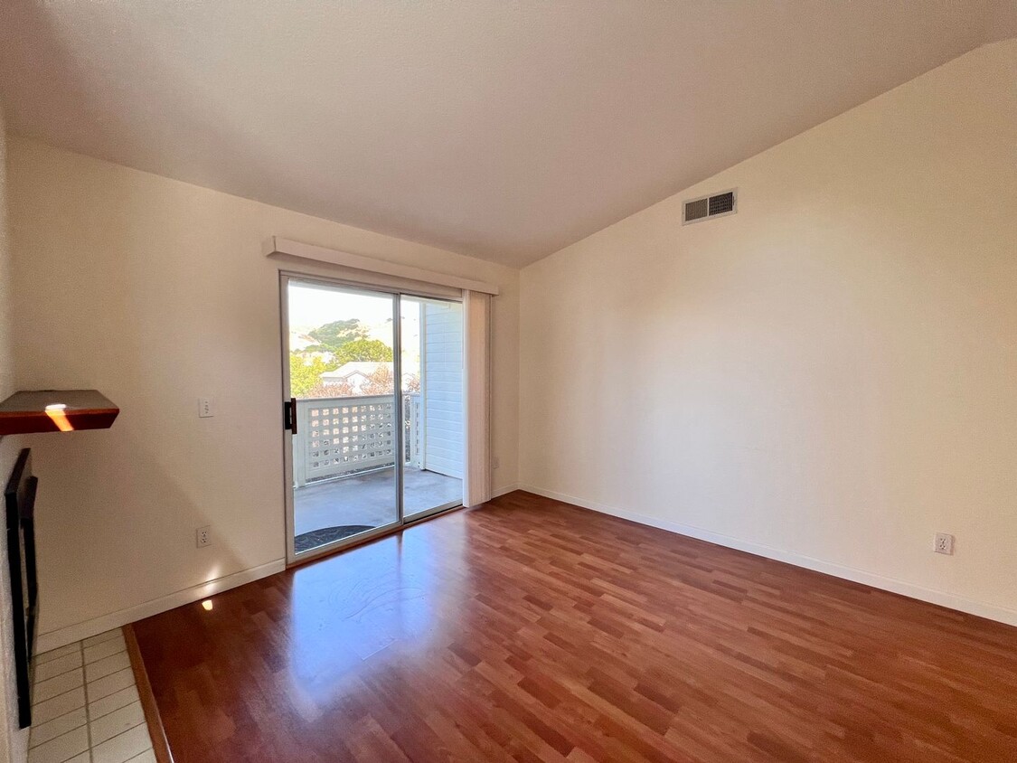 Primary Photo - Spacious sun filled 2 bedroom with Washer/...