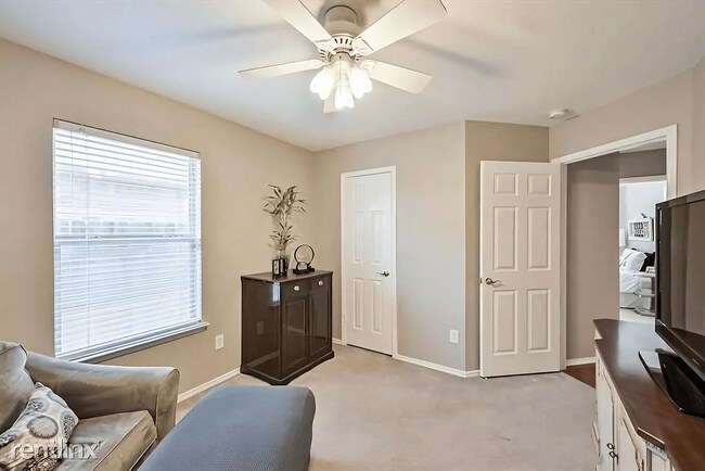 Foto del edificio - 1303 Hidden Oaks Dr