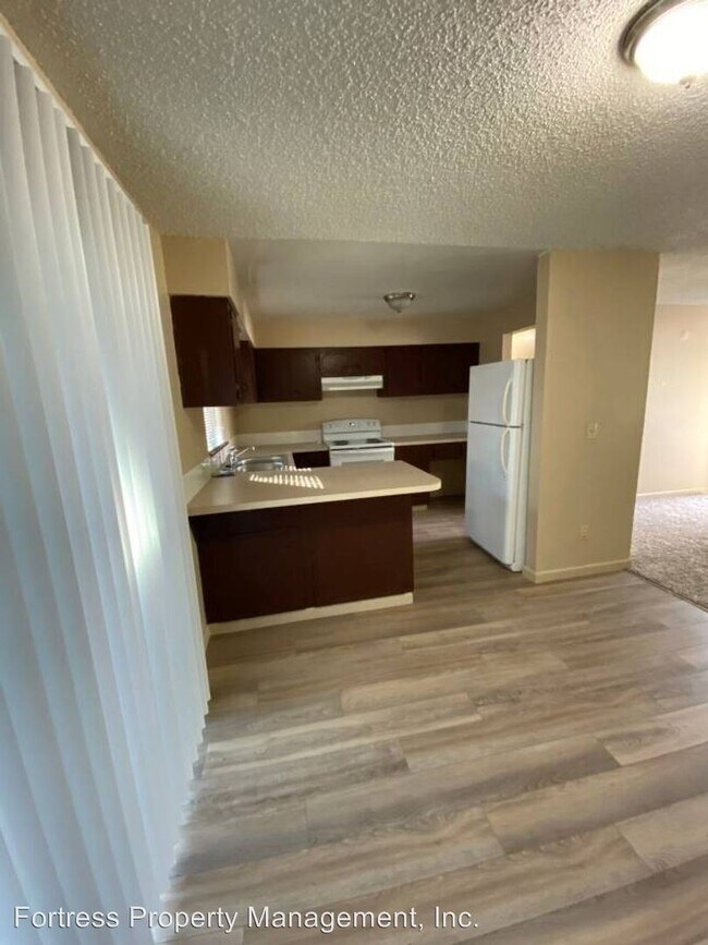 Foto del edificio - 1125-1131 NE 162nd Ave
