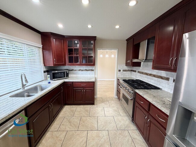 Foto del edificio - $4895 - Beautiful and Well Maintained South Gilroy Home w/ Salt Water Pool!!