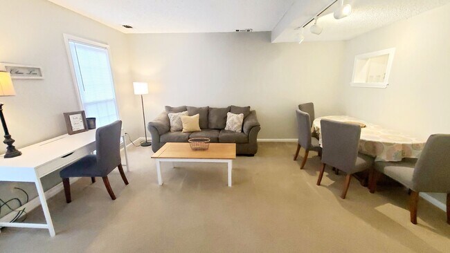 Foto del edificio - 2839 Huntingtowne Farms Ln