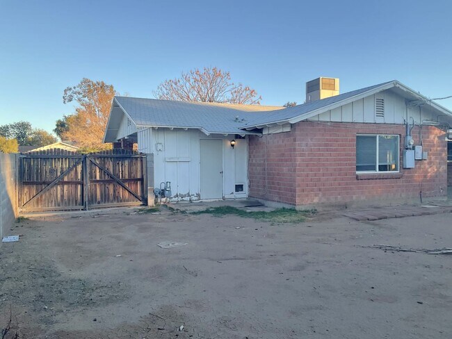 Building Photo - 3601 W Belmont Ave