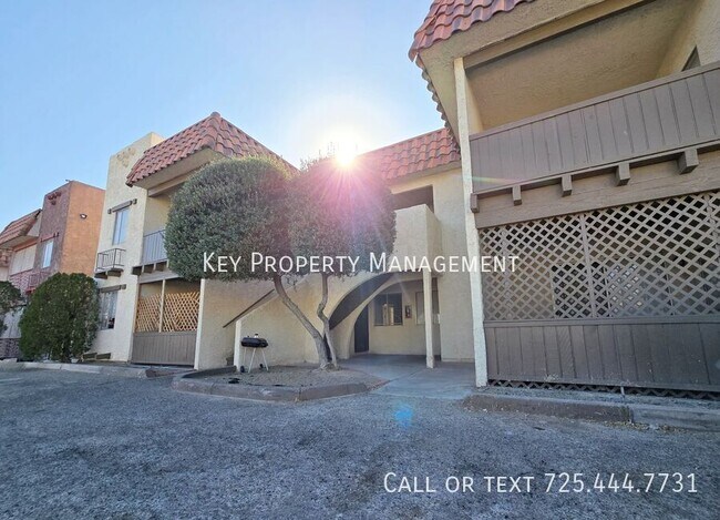 Building Photo - 2 BEDROOM CONDO NEAR DECATUR AND FLAMINGO