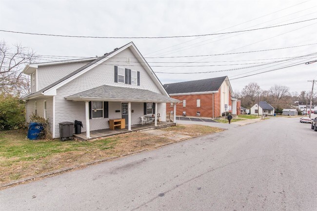 Building Photo - 107 E Hickman St