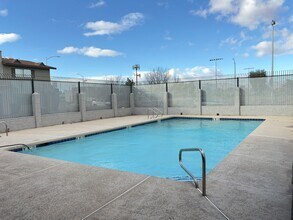 Building Photo - 894 Slumpstone Way