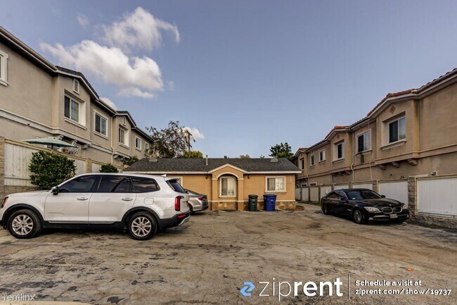 Foto del edificio - 2 br, 1 bath Triplex - 1948 Cherry Avenue,...