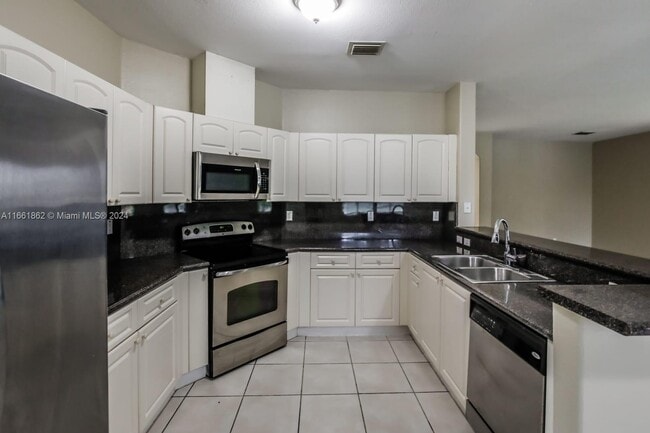 Building Photo - 14941 SW 17th Ln