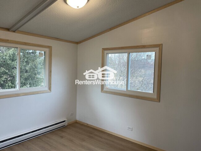 Foto del edificio - 684 Baker Rd