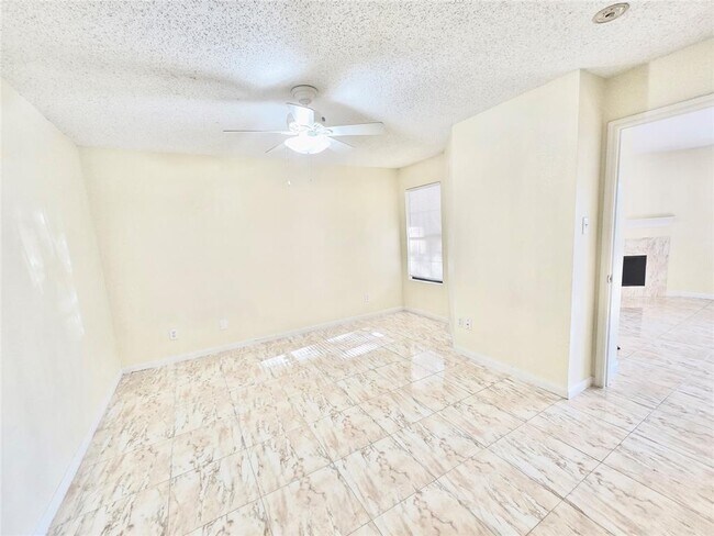 Foto del edificio - 2750 Holly Hall St