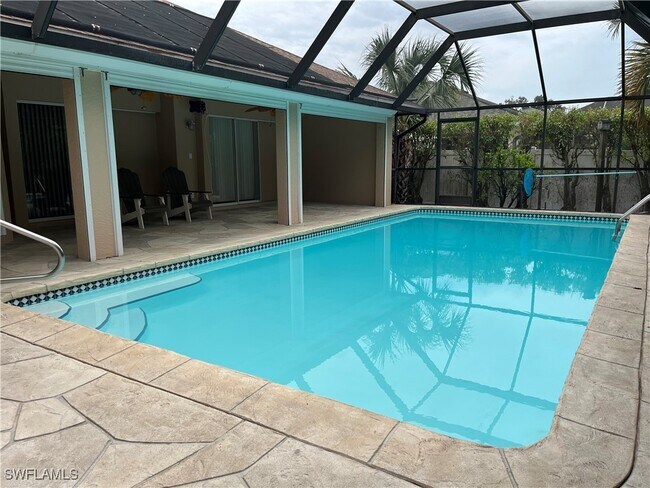 Foto del edificio - 385 Ashbury Way