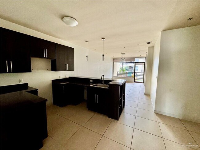 Building Photo - 18 Travis St