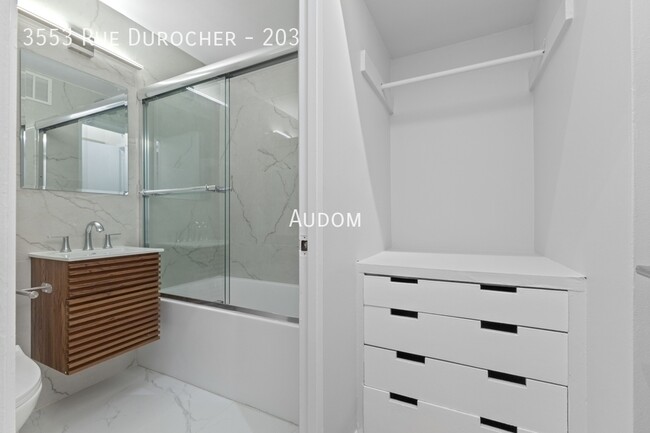 Building Photo - 3553 Rue Durocher