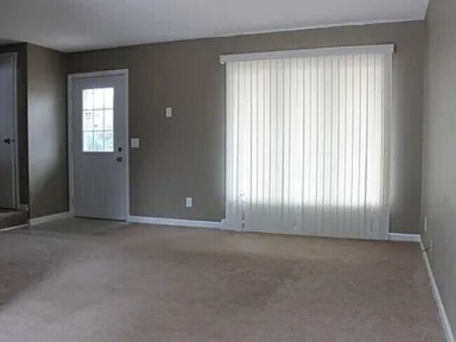 Foto del edificio - 721 Circle Dr