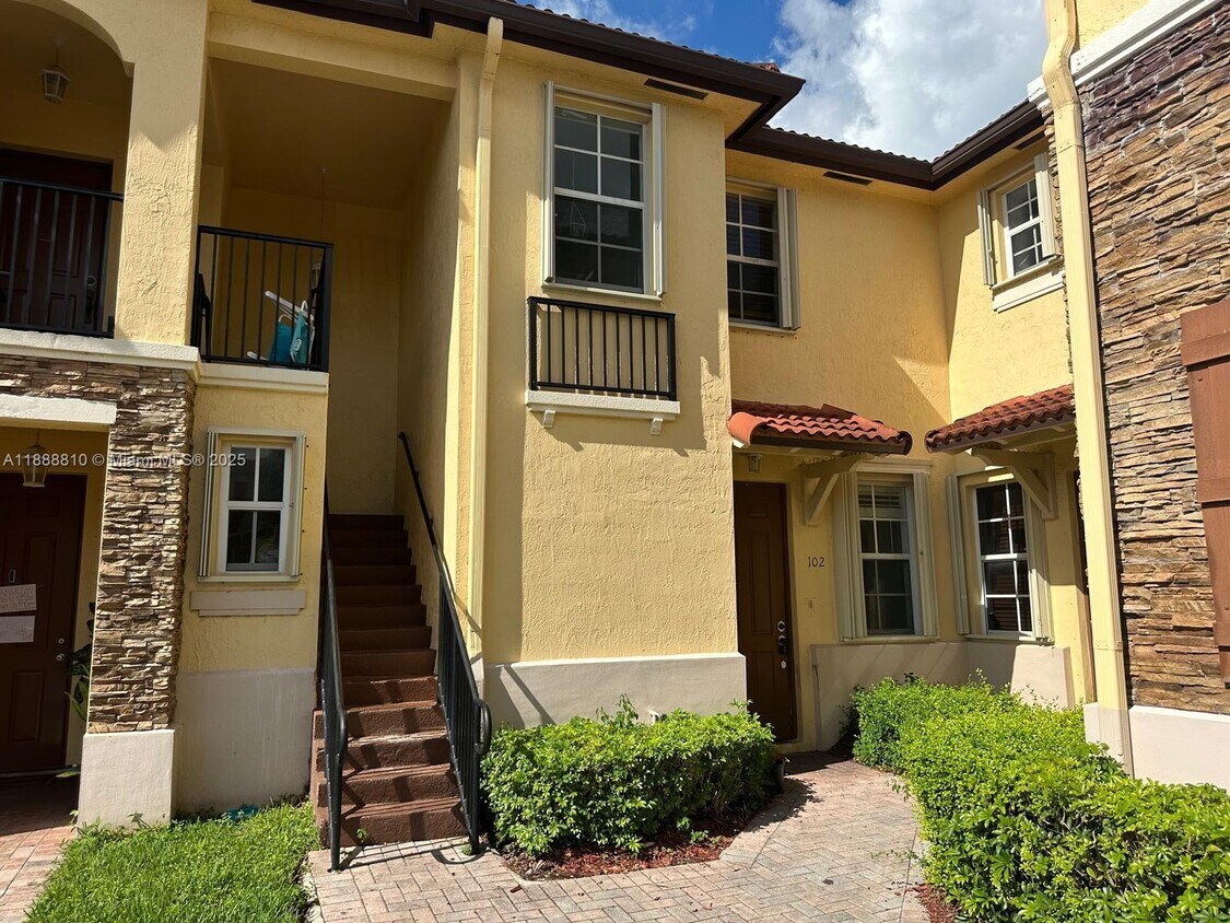 Foto principal - 1490 NE 33rd Ave