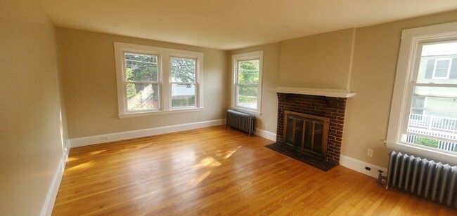 Building Photo - 47 Worcester Ln