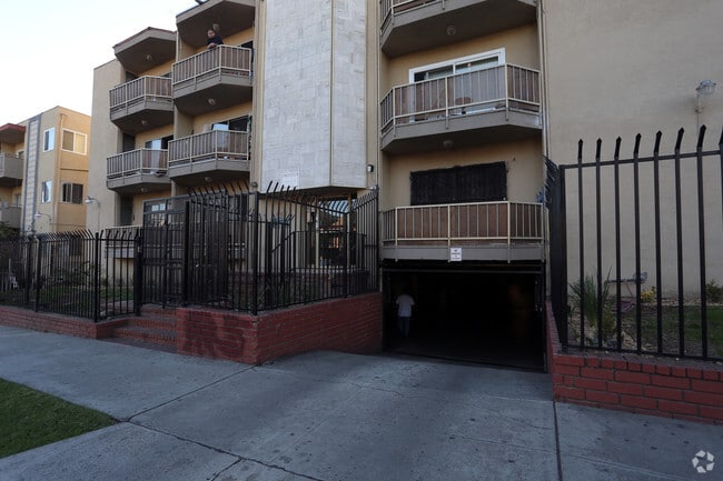 Building Photo - 957 Menlo Ave