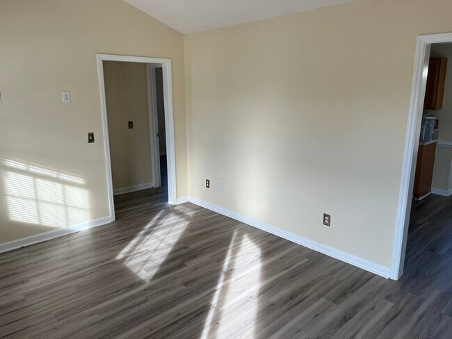 Foto del edificio - 2050 Compacta Dr