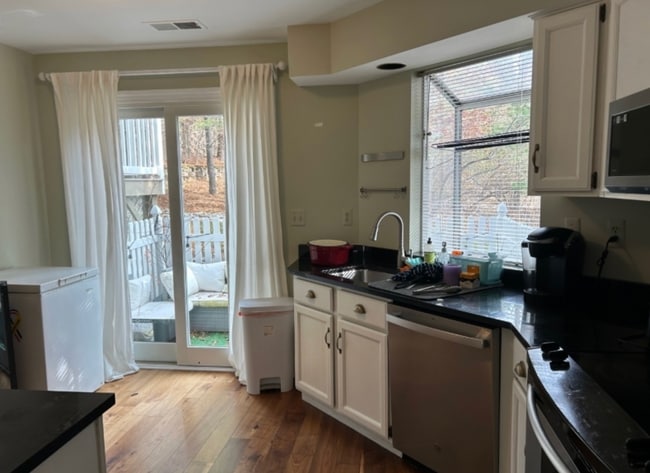 Foto del edificio - 45 Stevens Ct