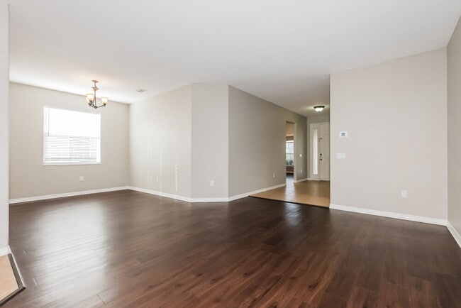 Building Photo - 5412 Lexington Dr