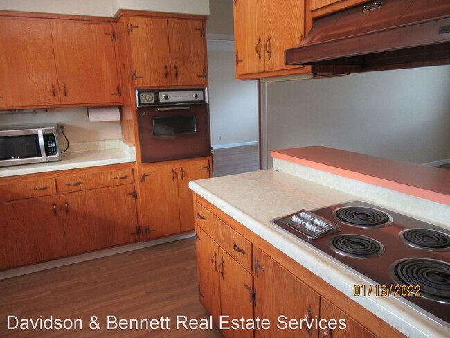 Building Photo - 3 br, 2 bath House - 1031 Sunset Road